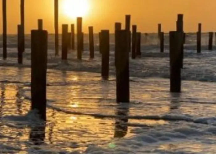 Caravan Met Voortent En Bijzettentje * Petten