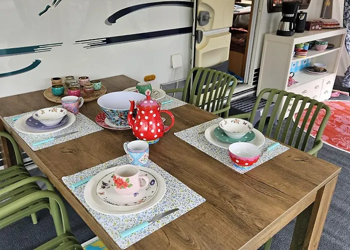 Caravan Met Voortent En Bijzettentje 캠프장 페턴