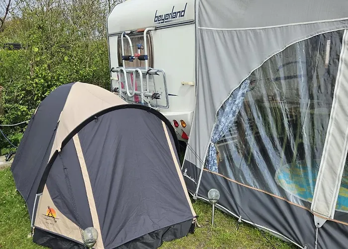 Caravan Met Voortent En Bijzettentje Campingplatz Petten