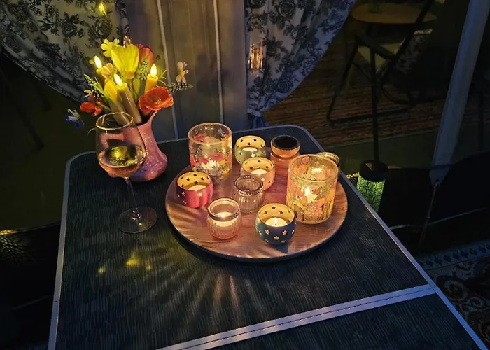 Caravan Met Voortent En Bijzettentje *